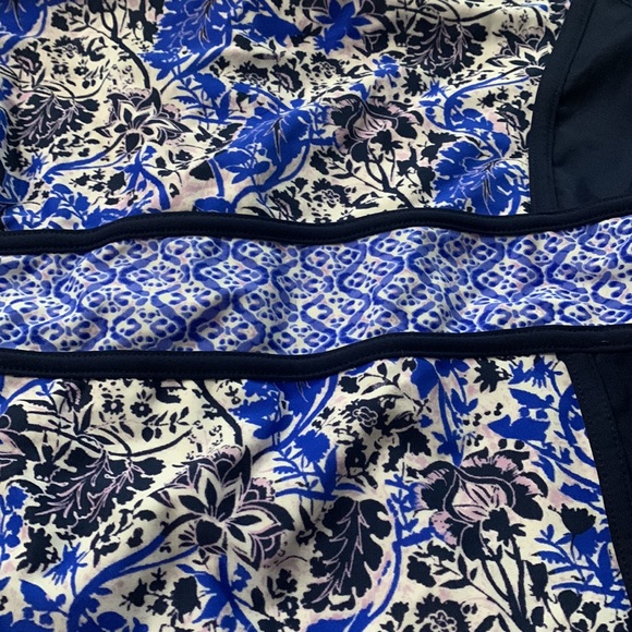 Athleta floral pattern stretch top - Picture 6 of 6